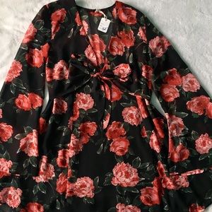 🌷Beautiful bell sleeve flower dress 🌷